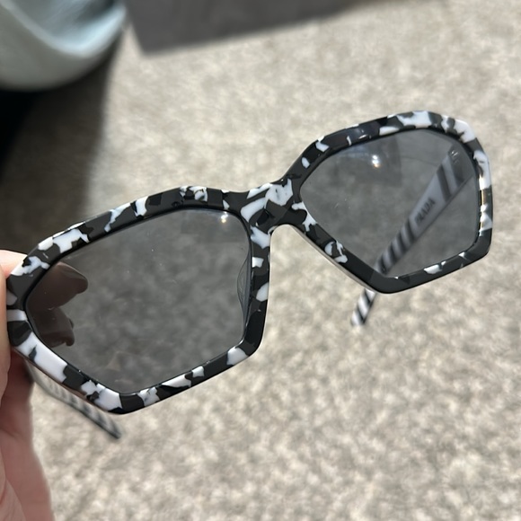 PRADA PR 04VS MILLENNIALS SUNGLASSES BLACK AND WHITE